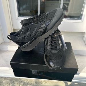 Reebok LX 2200 'Triple Black' GY1532 Unisex Sneakers - 7 men’s/8.5 women’s